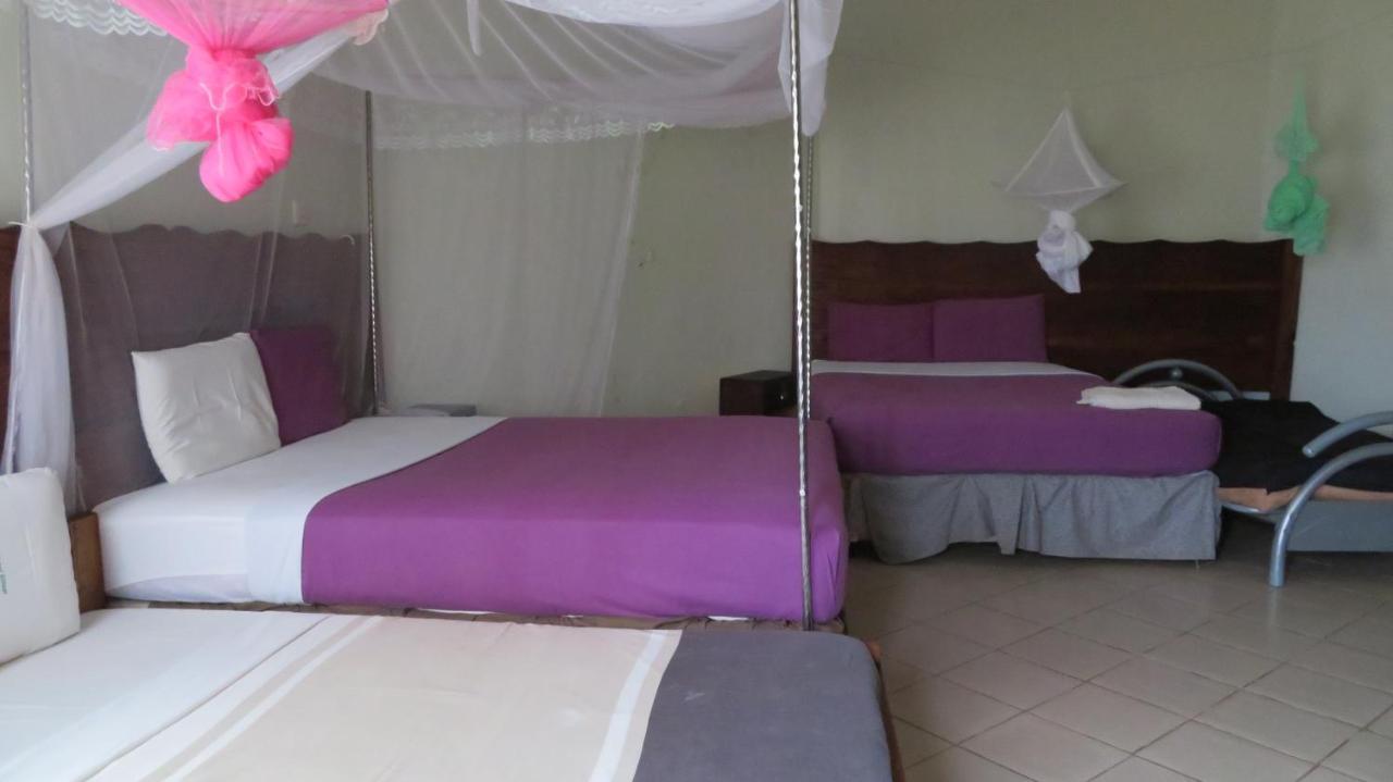 Global Village Hotel Pakwach Εξωτερικό φωτογραφία