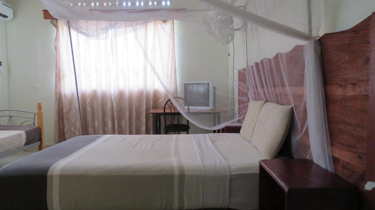 Global Village Hotel Pakwach Εξωτερικό φωτογραφία
