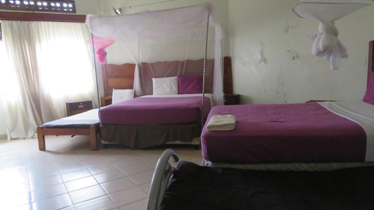 Global Village Hotel Pakwach Εξωτερικό φωτογραφία