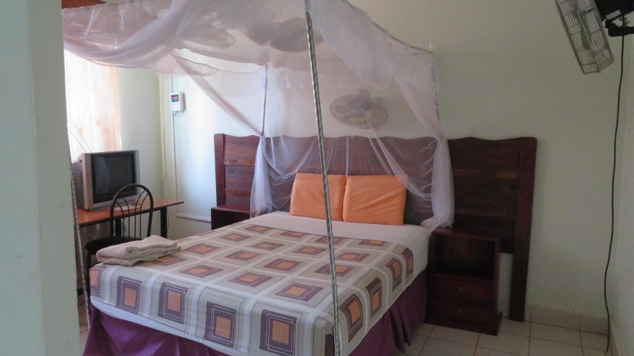 Global Village Hotel Pakwach Εξωτερικό φωτογραφία